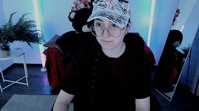 VirtuallVoyant online show from 06/12/26, 03:33