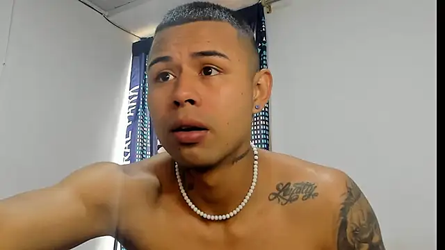 Snapshot of _Logan_Colton_ chatting on 11/13/25, 08:52 Logan Colton online show from 11/13/25, 08:52