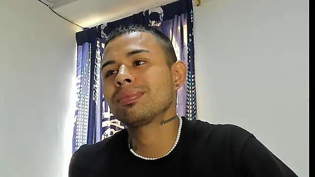 Snapshot of _Logan_Colton_ chatting on 11/20/25, 05:56 Logan Colton online show from 11/20/25, 05:56