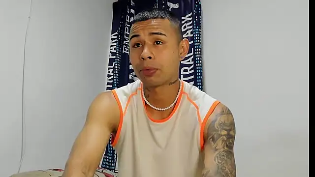 Snapshot of _Logan_Colton_ chatting on 11/27/25, 09:17 Logan Colton online show from 11/27/25, 09:17