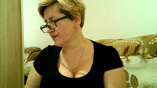 Snapshot of Dana4921 chatting on 12/13/25, 07:53 Dana4921 online show from 12/13/25, 07:53