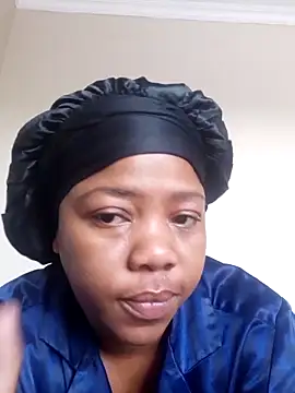 SweetBerryBliss online show from 10/13/25, 09:09