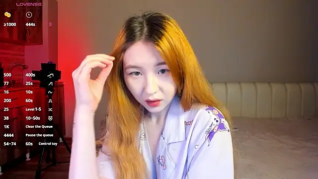 Clarity Yumi online show from 11/30/25, 12:09