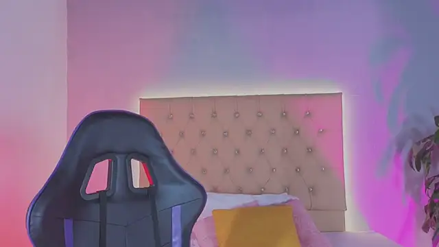 Zafiro  Brown online show from 11/21/25, 12:04