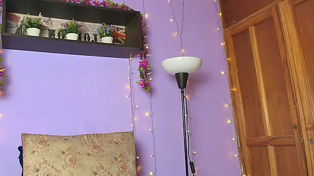 Dafne Mel online show from 10/30/25, 12:39