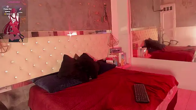 Snapshot of Viiolettlopez chatting on 09/20/25, 01:23 Viiolettlopez online show from 09/20/25, 01:23