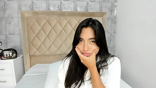 Snapshot of Starbutterflyy_ chatting on 10/12/25, 03:49 Starbutterflyy  online show from 10/12/25, 03:49
