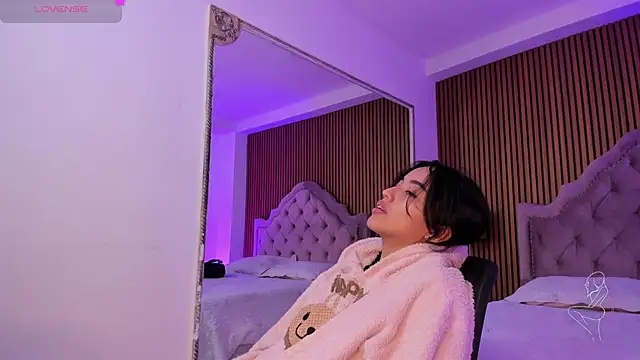 Starbutterflyy  online show from 11/29/25, 04:04