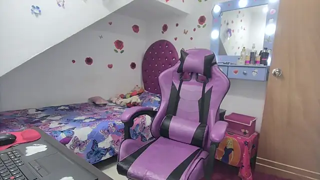 Snapshot of soffy_rosses chatting on 10/18/25, 01:52 soffy rosses online show from 10/18/25, 01:52