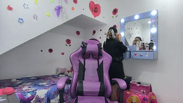 Snapshot of soffy_rosses chatting on 10/20/25, 01:50 soffy rosses online show from 10/20/25, 01:50