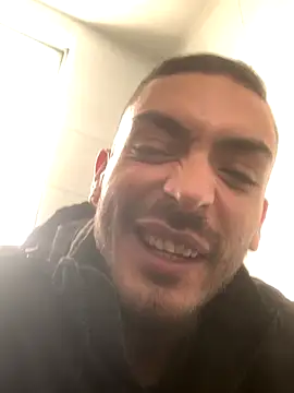 Snapshot of malek_xarx_ chatting on 09/15/25, 02:28 malek xarx online show from 09/15/25, 02:28