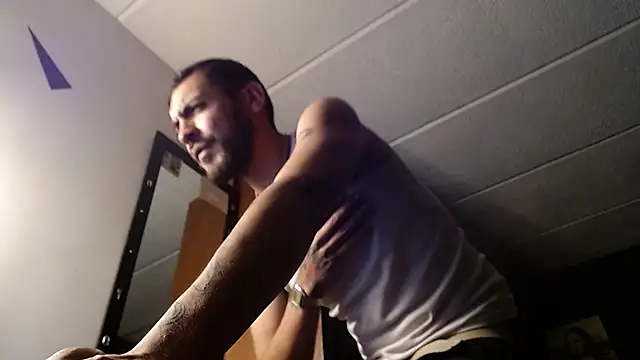 Snapshot of malek_xarx_ chatting on 10/17/25, 01:09 malek xarx online show from 10/17/25, 01:09