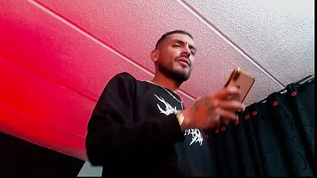 Snapshot of malek_xarx_ chatting on 10/29/25, 02:58 malek xarx online show from 10/29/25, 02:58