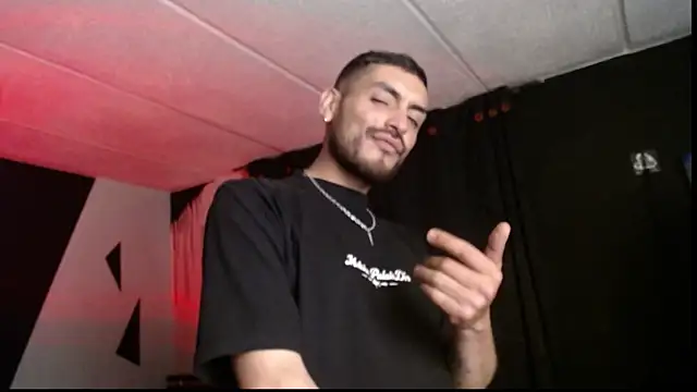 Snapshot of malek_xarx_ chatting on 11/05/25, 02:33 malek xarx online show from 11/05/25, 02:33