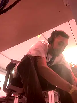 Snapshot of malek_xarx_ chatting on 11/27/25, 03:25 malek xarx online show from 11/27/25, 03:25