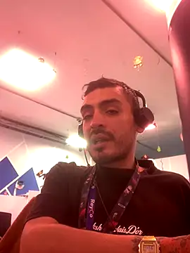 Snapshot of malek_xarx_ chatting on 11/28/25, 02:53 malek xarx online show from 11/28/25, 02:53