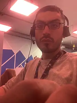 Snapshot of malek_xarx_ chatting on 12/03/25, 02:59 malek xarx online show from 12/03/25, 02:59