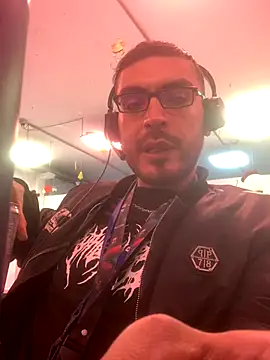 Snapshot of malek_xarx_ chatting on 12/05/25, 05:09 malek xarx online show from 12/05/25, 05:09