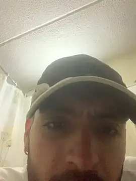 Snapshot of malek_xarx_ chatting on 12/14/25, 06:30 malek xarx online show from 12/14/25, 06:30