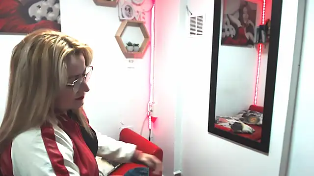 Snapshot of DIVAX_MONSERRAT chatting on 11/16/25, 08:58 DIVAX MONSERRAT online show from 11/16/25, 08:58