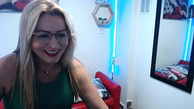 Snapshot of DIVAX_MONSERRAT chatting on 11/26/25, 08:10 DIVAX MONSERRAT online show from 11/26/25, 08:10