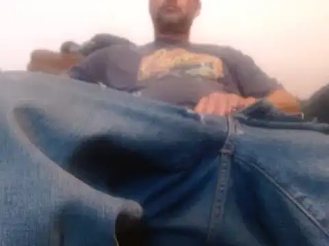 Snapshot of dontrush22 chatting on 11/12/25, 12:11 dontrush22 online show from 11/12/25, 12:11