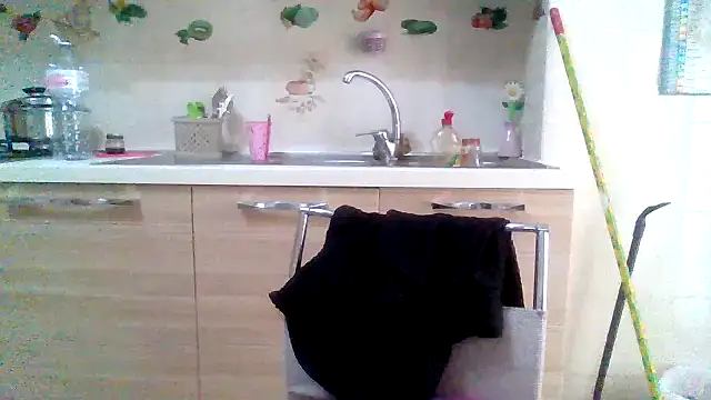 Snapshot of Kelly80 chatting on 11/20/25, 08:36 Kelly80 online show from 11/20/25, 08:36