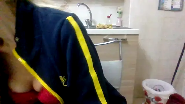 Snapshot of Kelly80 chatting on 11/24/25, 03:50 Kelly80 online show from 11/24/25, 03:50