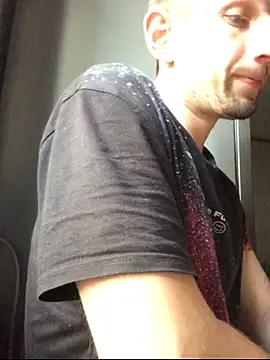 Snapshot of Alexilon chatting on 11/14/25, 12:26 Alexilon online show from 11/14/25, 12:26