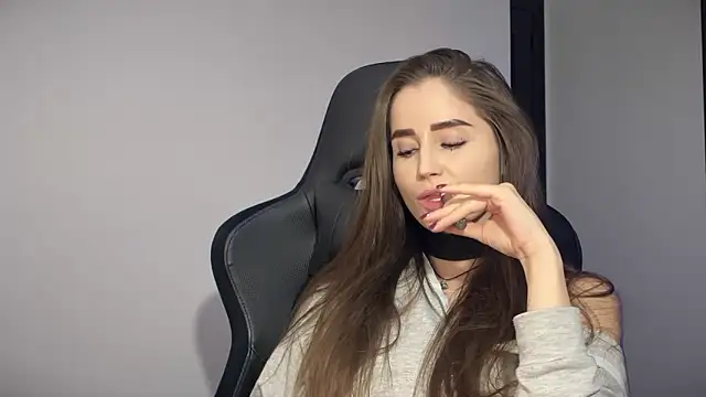 Snapshot of s_meow chatting on 10/28/25, 10:56 s meow online show from 10/28/25, 10:56