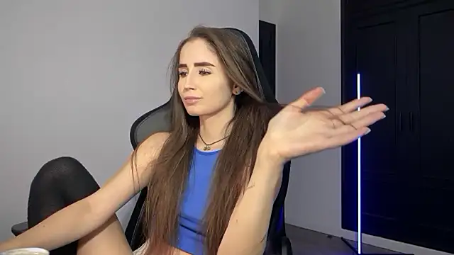 Snapshot of s_meow chatting on 10/31/25, 11:06 s meow online show from 10/31/25, 11:06