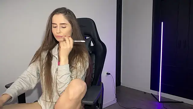 Snapshot of s_meow chatting on 12/16/25, 10:04 s meow online show from 12/16/25, 10:04