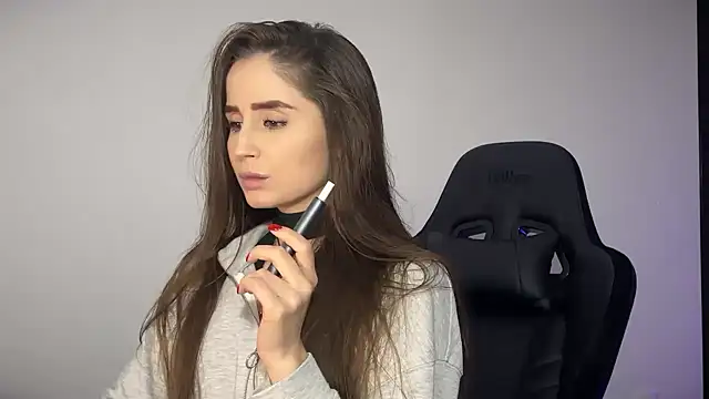 Snapshot of s_meow chatting on 12/17/25, 10:49 s meow online show from 12/17/25, 10:49