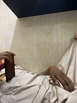 Snapshot of qusai12344 chatting on 11/16/25, 10:37 qusai12344 online show from 11/16/25, 10:37