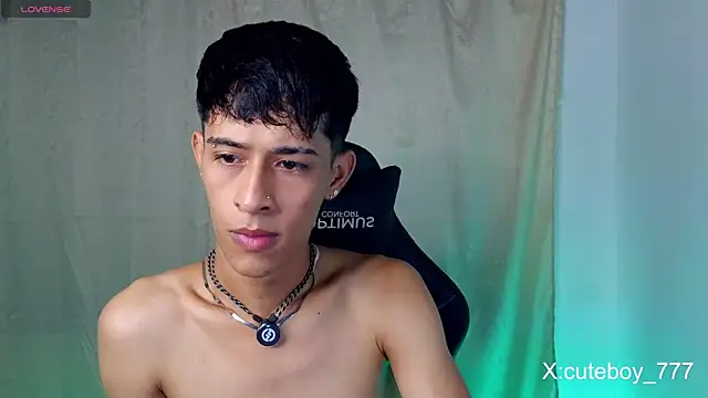 Snapshot of Danny_cute_05 chatting on 04/10/26, 03:45 Danny cute 05 online show from 04/10/26, 03:45