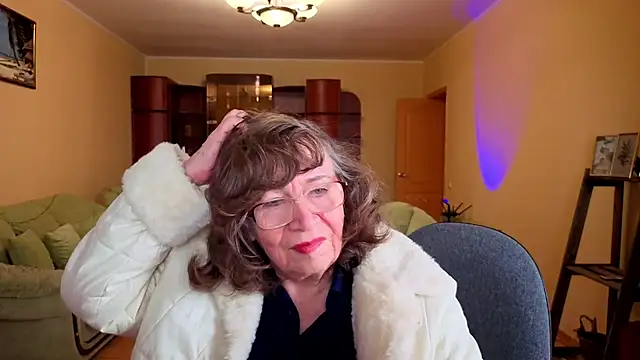 Betty Brick online show from 12/22/25, 01:02