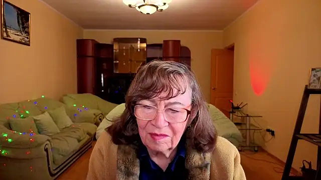 Betty Brick online show from 12/22/25, 01:41