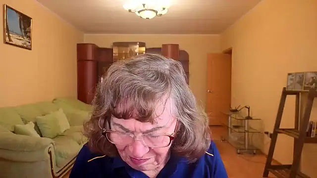 Betty Brick online show from 01/10/26, 01:57