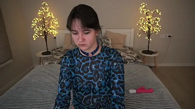 Snapshot of BerryDiva chatting on 09/19/25, 06:15 BerryDiva online show from 09/19/25, 06:15