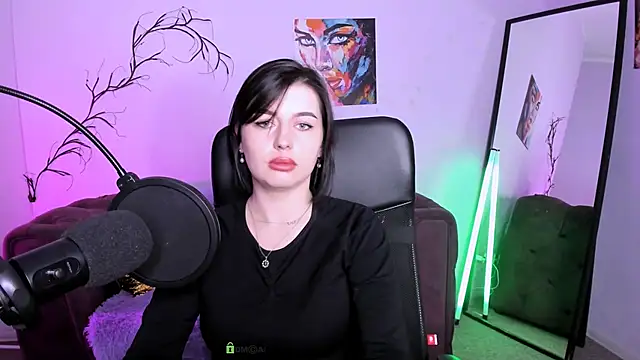 Snapshot of violett_queen12 chatting on 11/09/25, 02:37 violett queen12 online show from 11/09/25, 02:37