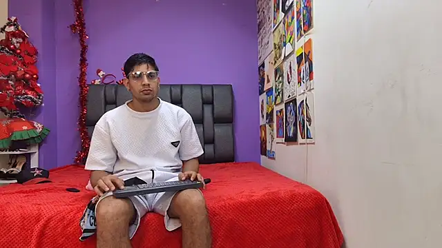 Snapshot of ashtoncooperr chatting on 11/22/25, 12:09 ashtoncooperr online show from 11/22/25, 12:09