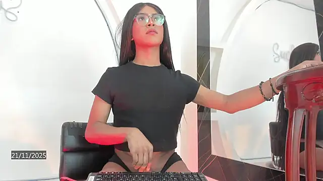 Vicky Hottman online show from 11/22/25, 04:22