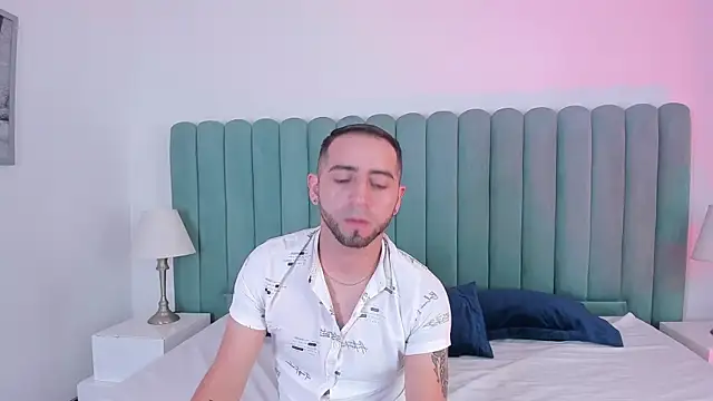 Snapshot of Lushian_ chatting on 09/26/25, 01:59 Lushian online show from 09/26/25, 01:59