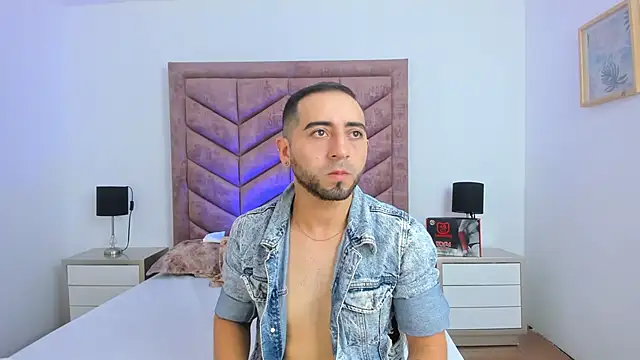 Snapshot of Lushian_ chatting on 11/04/25, 01:21 Lushian online show from 11/04/25, 01:21