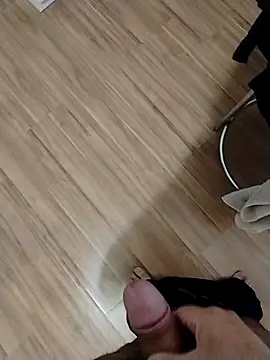 Snapshot of LeoMaduroSP chatting on 09/15/25, 12:05 LeoMaduroSP online show from 09/15/25, 12:05