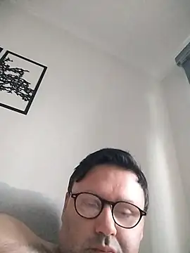 Snapshot of LeoMaduroSP chatting on 10/26/25, 08:15 LeoMaduroSP online show from 10/26/25, 08:15