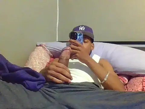 Snapshot of mikyng chatting on 12/02/25, 04:07 mikyng online show from 12/02/25, 04:07