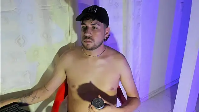 Snapshot of alehot223 chatting on 12/16/25, 01:10 alehot223 online show from 12/16/25, 01:10