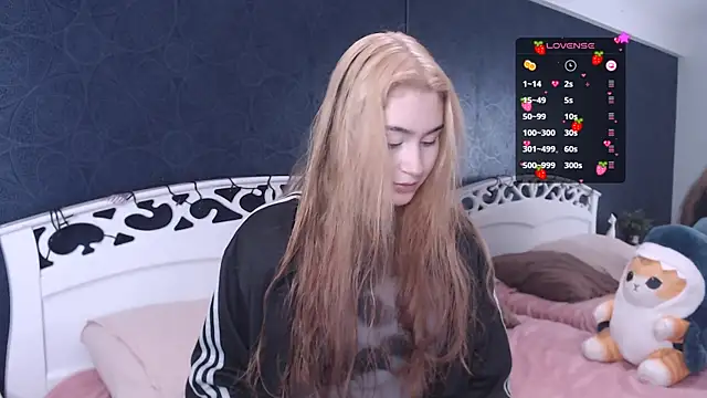 Lili Luuu online show from 10/18/25, 04:15