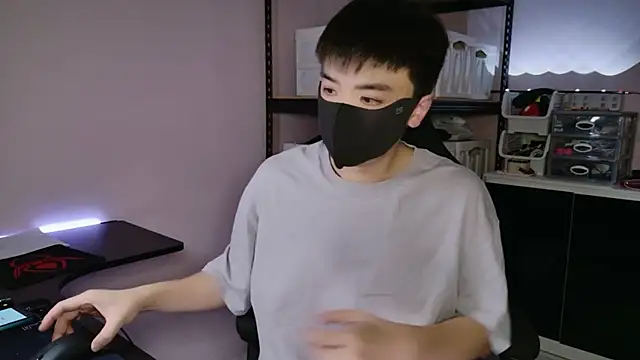 Snapshot of doggyman523 chatting on 10/08/25, 04:15 doggyman523 online show from 10/08/25, 04:15